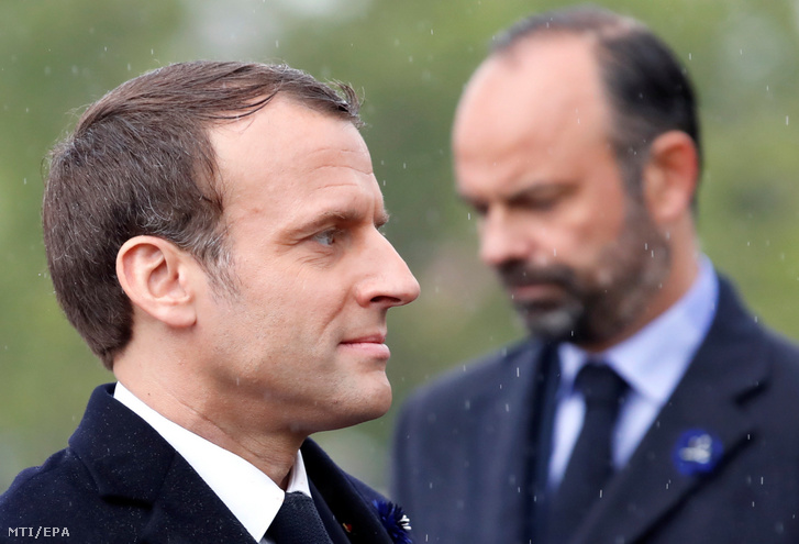 Emmanuel Macron francia elnök (b) és Edouard Philippe francia miniszterelnök