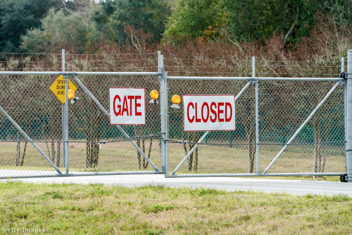 A Pensacola haditengerészeti bázis egyik lezárt bejárta 2019. december 6-án