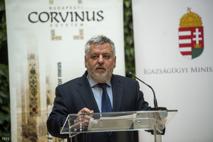 Lánczi András a Budapesti Corvinus Egyetem rektora beszél az egyetem új működési modelljéről tartott sajtótájékoztatón 2019. február 11-én.