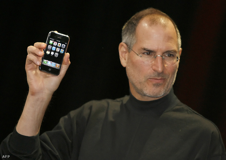 Steve Jobs az első iPhone bemutatóján 2007. január 9-én San Franciscóban