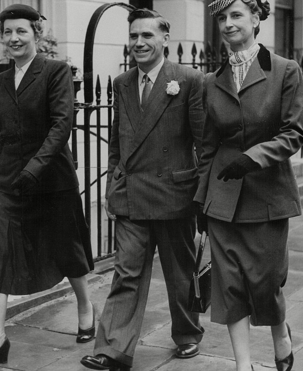 Raymon Mawby tory képviselő-társaival 1955-ben, Londonban.
