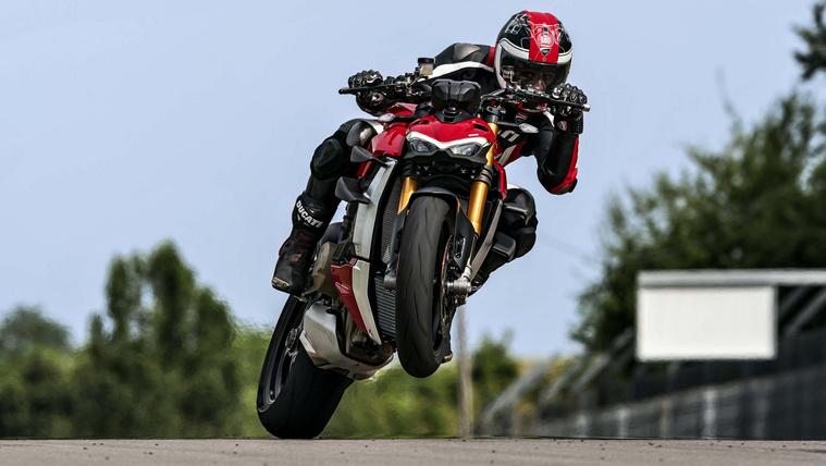 2020-Ducati-Streetfighter-V4-40