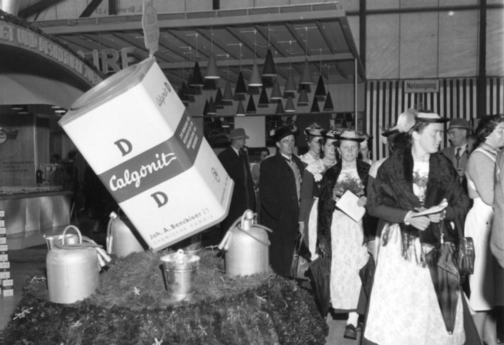 A Calgonit reklámja egy mezőgazdasági kiállításon 1955-ben