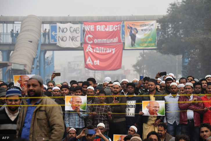 Az új állampolgársági törvény ellen tüntetők Új-Delhiben 2019. december 20-án