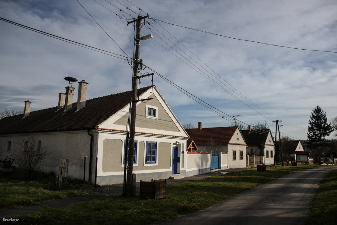 A falu egyik utcája