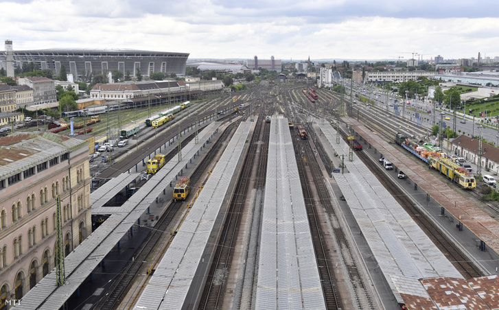 A kéthetes karbantartás alatt álló Keleti pályaudvar vágányai 2019. május 24-én.