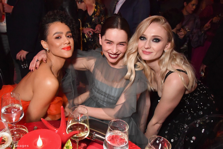 A Trónok harca három színésznője: Nathalie Emmanuel, Emilia Clarke és Sophie Turner.