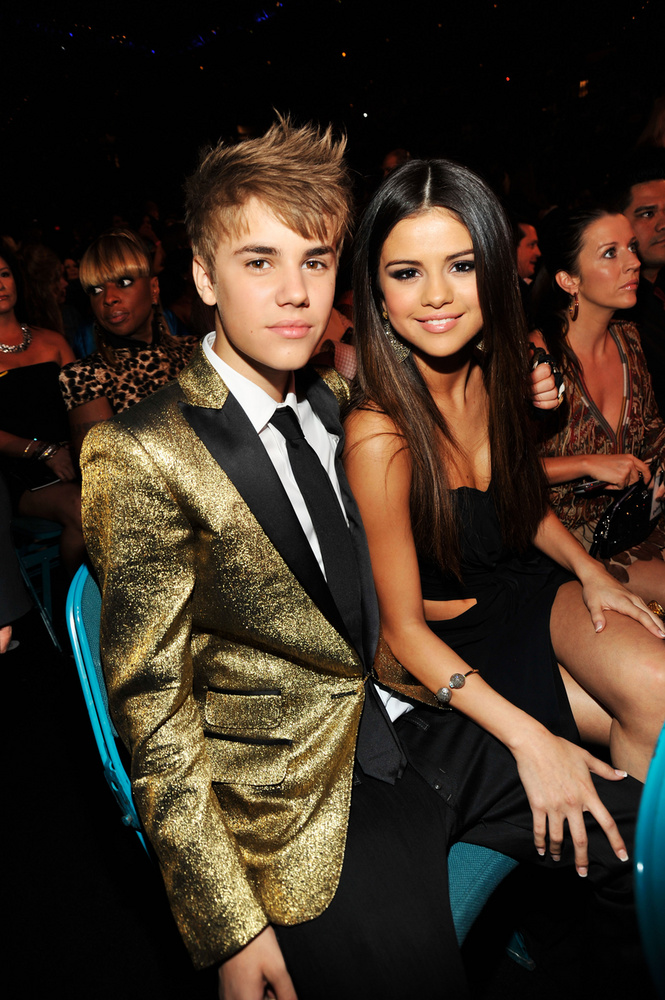 Justin Bieber &amp; Selena GomezUgyan Bieber most már nős ember lett, de egykoron az ő és a Selena Gomez alkotta páros volt a világ kedvence