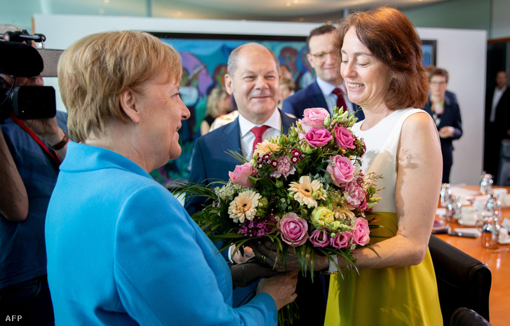 Angela Merkel (balra) és Katarina Barley a heti kabinet találkozón még 2019. júniusában