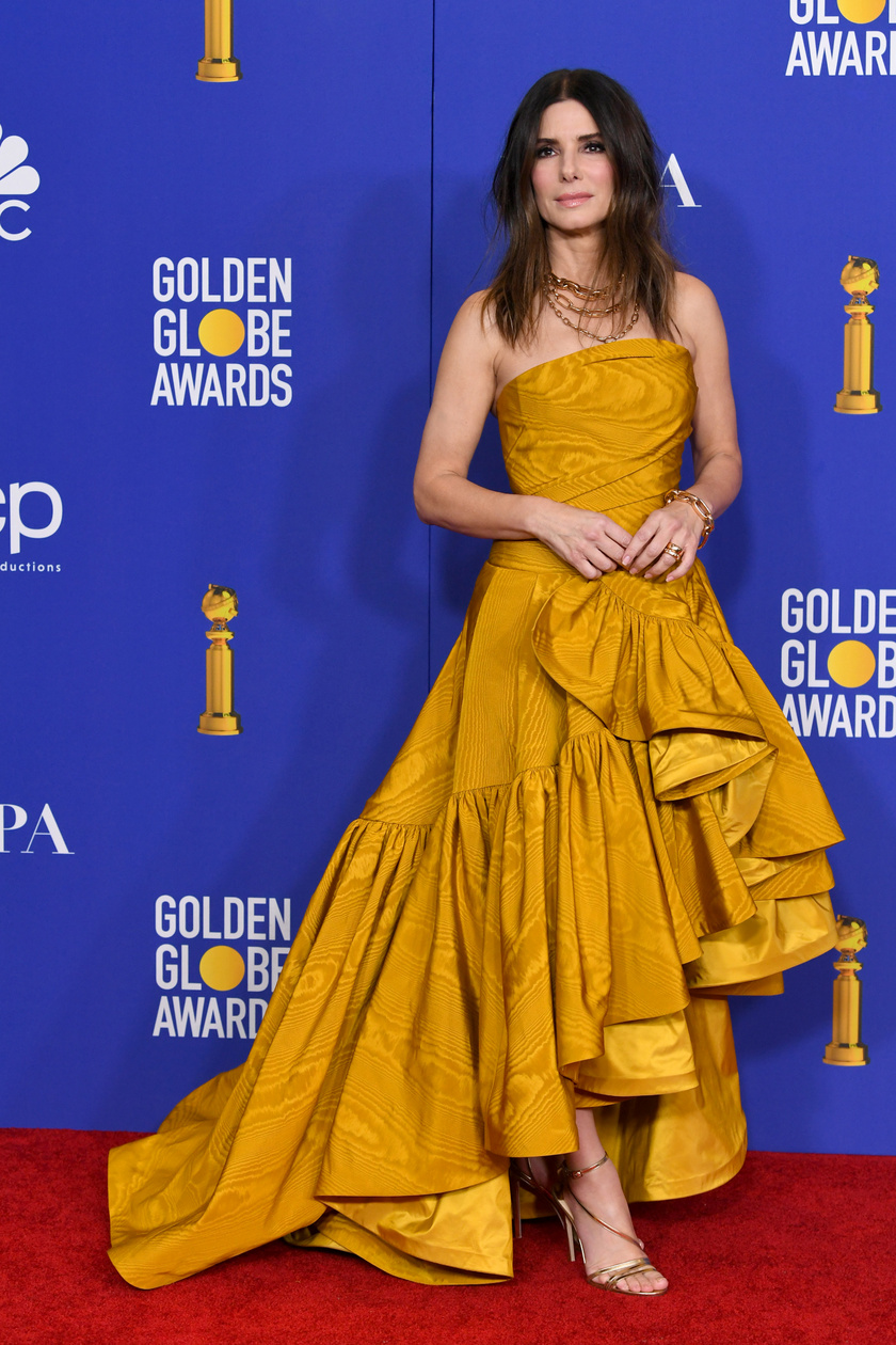 Sandra Bullock, akár egy hercegnő, olyan szép volt ebben az arany Oscar de la Renta-estélyijében.
