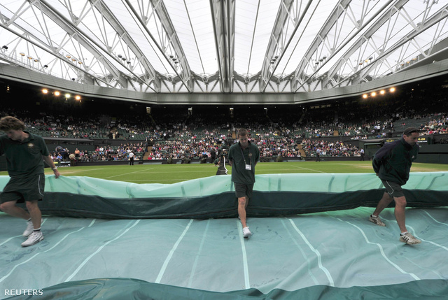 A behúzott tető a 4 nappal ezelőtti Federer-Del Potro meccsen