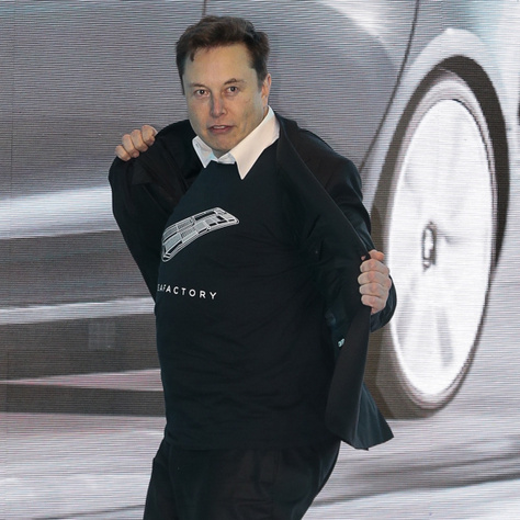 Elon Musk táncra perdül a Tesla sanghaji gyárának átadóján