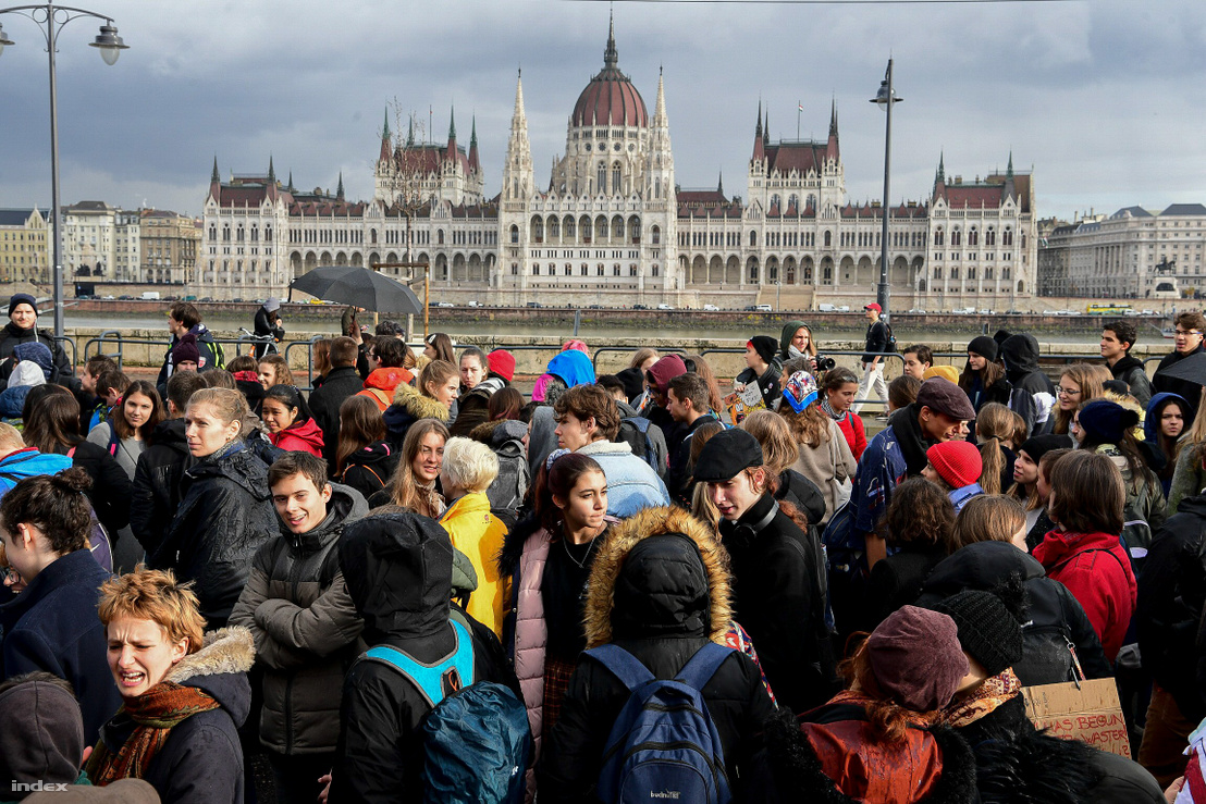 Globális klímasztrájk tüntetés 2019. november 11-én, a Fridays for Future Magyarország szervezésében