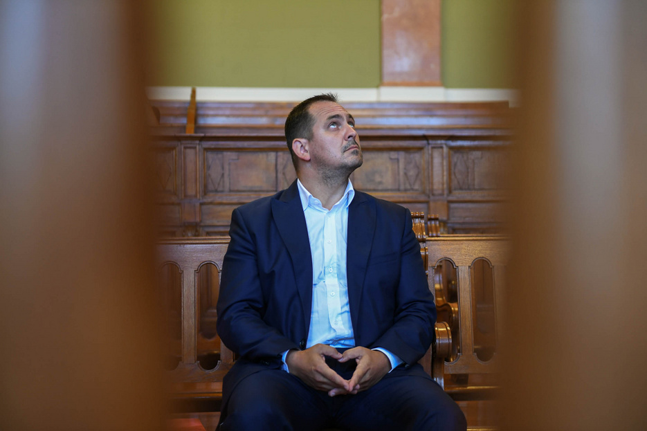 Csöndben börtönbe vonult Mengyi Roland