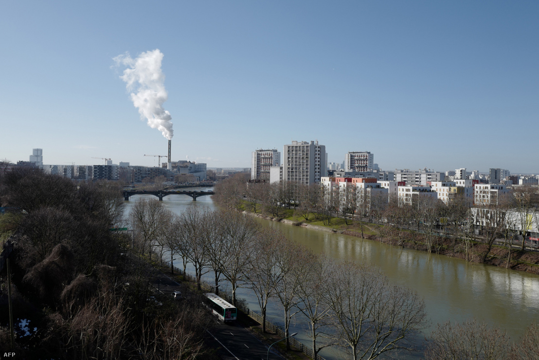 Saint-Ouen és Saint-Denis városrészek és a Szajna folyó Párizs északi részén