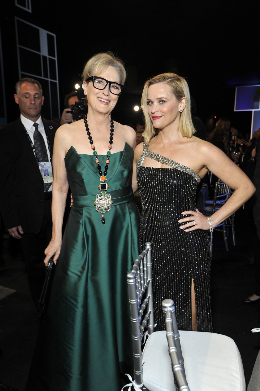 Szinte alig akadt olyan világsztár, aki ne akart volna legalább egy közös képet Meryl Streeppel. Reese Witherspoon büszkén feszített mellette.