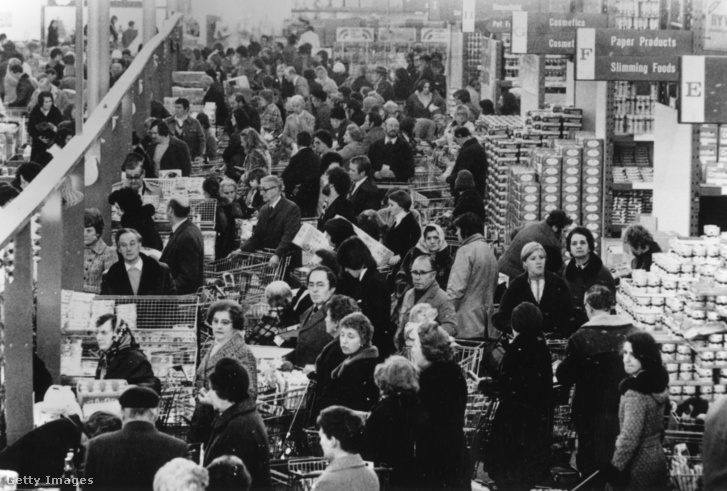 Sor egy amerikai szupermarketben 1971-ben