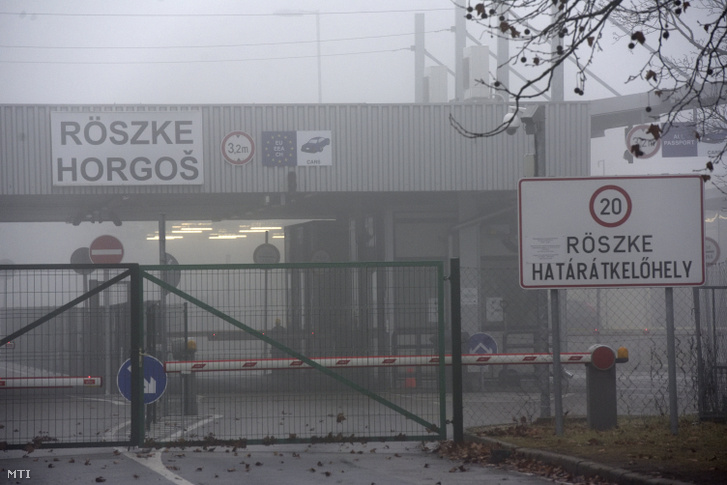 A lezárt röszkei közúti átkelő 2020. január 28-án