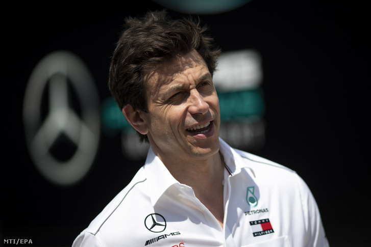 Toto Wolff, a Mercedes csapat osztrák csapatfőnöke a Forma-1-es autós gyorsasági világbajnokság Brit Nagydíjának otthont adó Silverstone-ban 2018. július 5-én