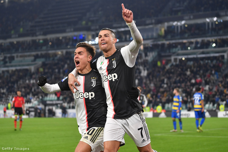 Cristiano Ronaldo és Paulo Dybala a Juventus–Parma bajnoki mérkőzésen 2020. január 19-én Torinóban