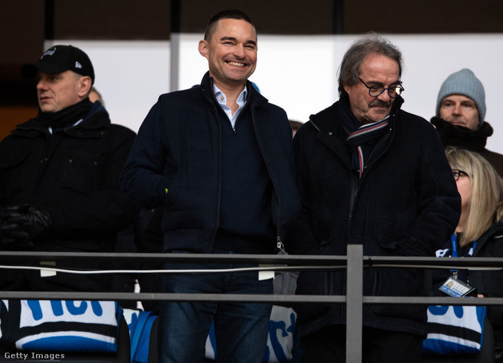Lars Windhorst (középen) az Hertha BSC–FC Bayer München-mérkőzésen 2020. január 19-én.