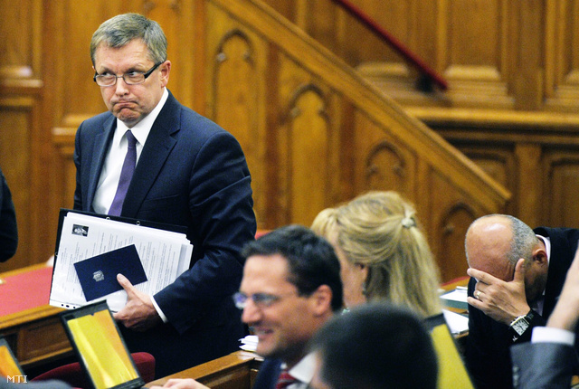 Budapest, 2012. július 12.Matolcsy György nemzetgazdasági miniszter a jövő évi költségvetés fő számait tartalmazó törvényjavaslat szavazására érkezik az Országgyűlés plenáris ülésén.