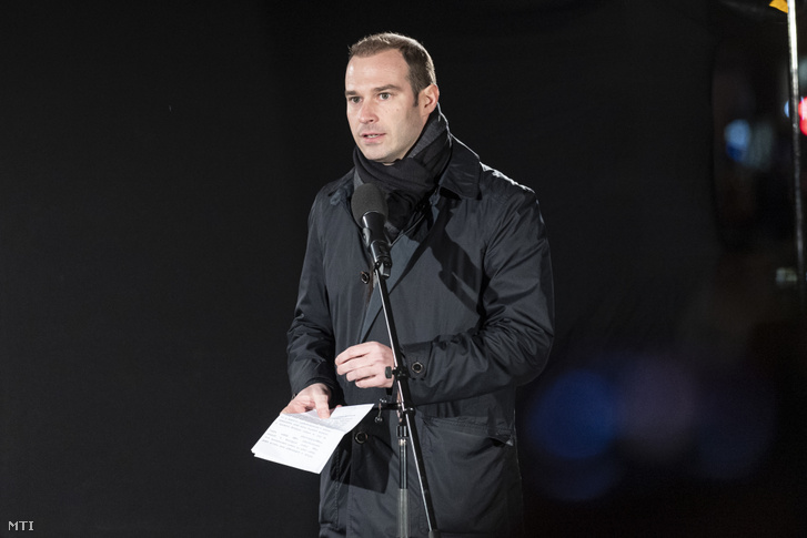 István Hollik, communications director of Fidesz, speaking at the demonstration against Niedermüller's remarks on 30 January 2020.