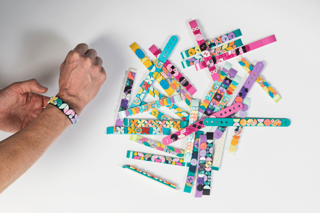 A Lego Dots karkötőivel az önkifejezésnek csak a kreativitásunk szabhat határt