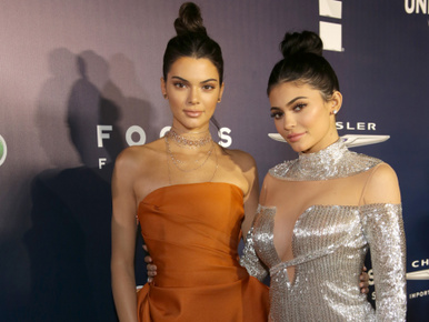 Együtt villantóztak a Jenner-nővérek