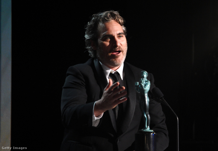 Kattintson a képre, ha nagyobb méretben meg szeretné nézni Joaquin Phoenix SAG-díját!