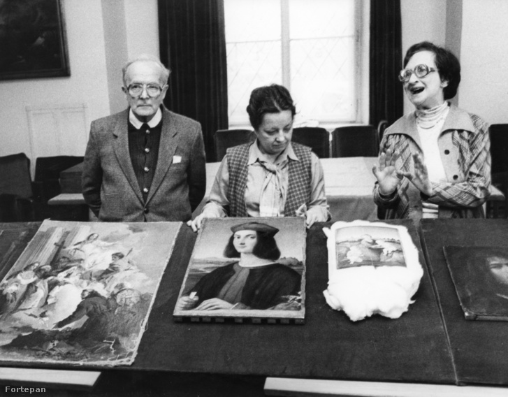 A visszakerült képek a Szépművészeti Múzeumban, jobbra Dr. Garas Klára főigazgató. (1984)