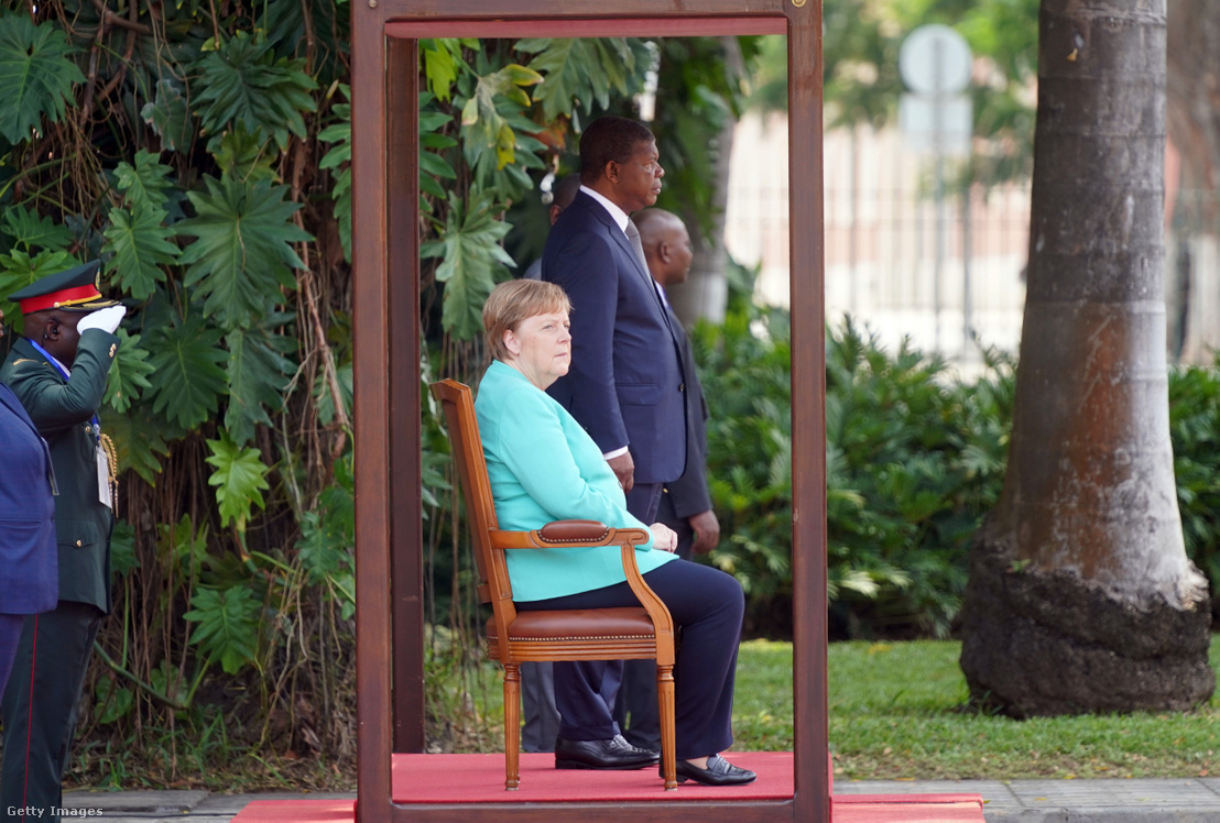 Angela Merkel dél-afrikai látogatása során Angolában 2020. február 7-én