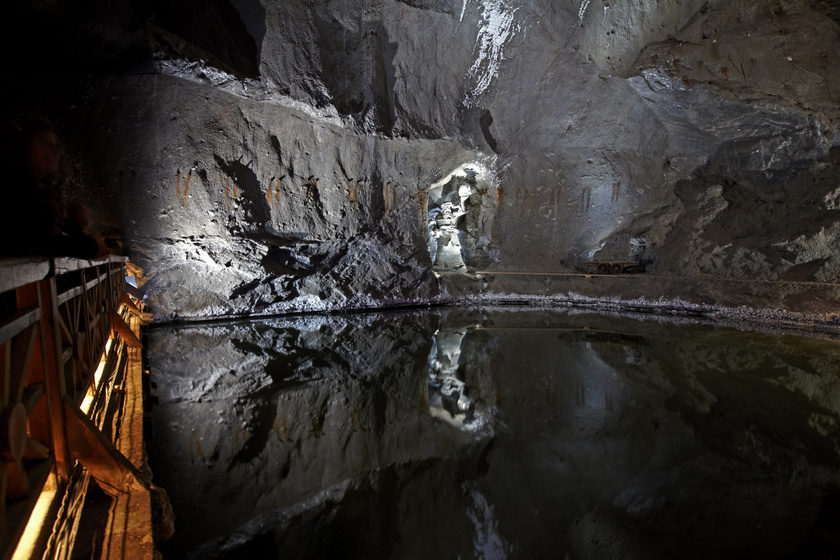 A wieliczkai sóbányában található bányató.