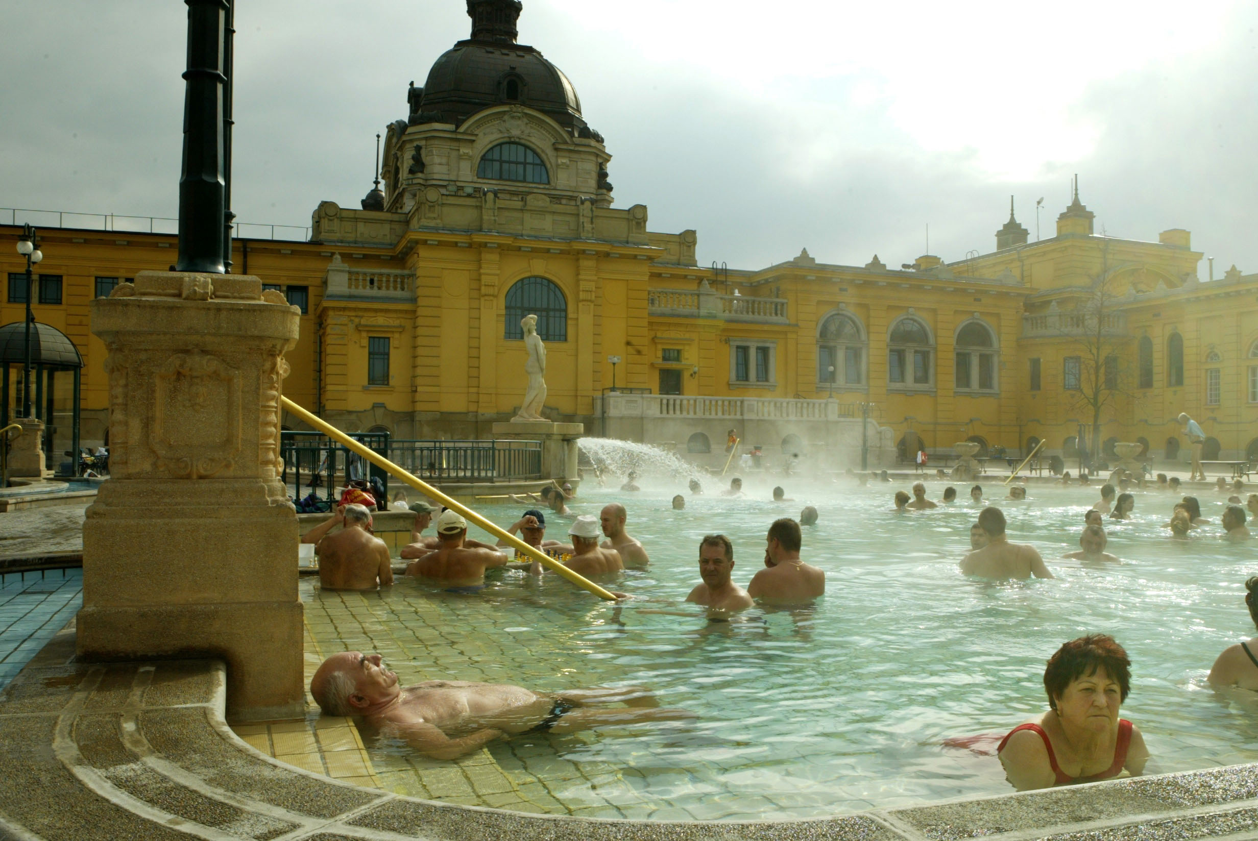 Thermal baths. Висбаден термальные источники. Геотермальный источник в Висбадене. Горячие источники в Париже.