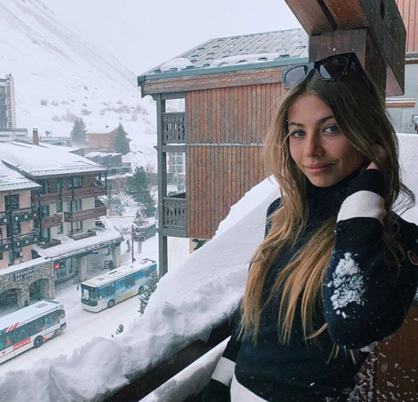 Stella Belmondo legutóbbi, síparadicsomban készült képe nagy sikert aratott az Instagramon.