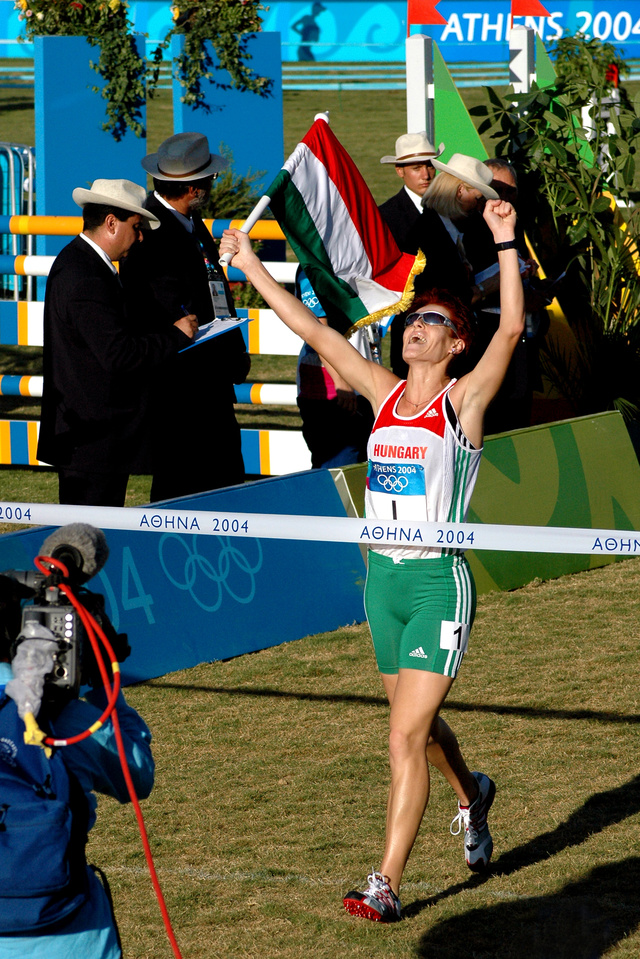 2004. Vörös Zsuzsanna öttusázó magabiztosan nyerte meg az athéni olimpiai bajnokságot.