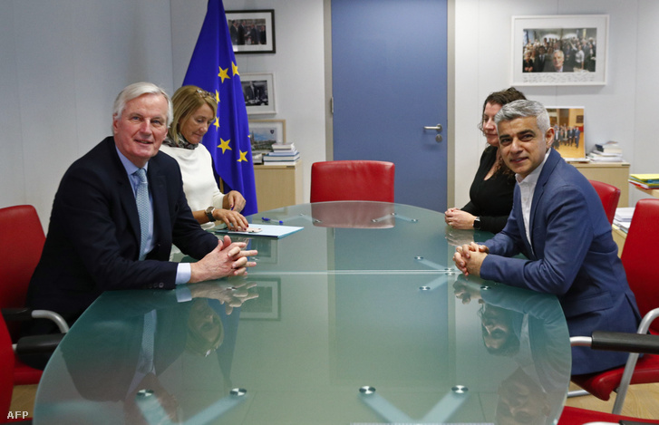 Michel Barnier a londoni polgármesterrel Sadiq Khannal tárgyal az EU Bizottságának székhelyén