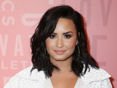 Demi Lovato először csak a Photoshopról mondott le, most már a sminkről is