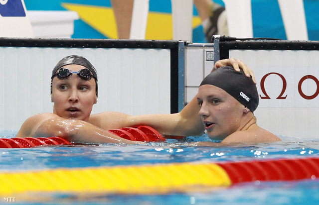 Verrasztó Evelyn és Hosszú Katinka a 200 méteres vegyesúszás elődöntője után