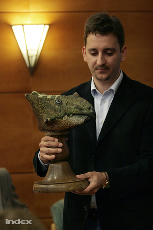 Ősi egy korábbi magyar dinoszaurusszal, az ajkaceratopsszal
