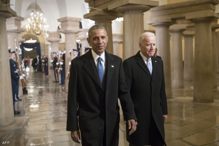 Barack Obama és Joe Biden érkezik Donald Trump beiktatási ceremóniájára Washingtonban 2017. január 20-án