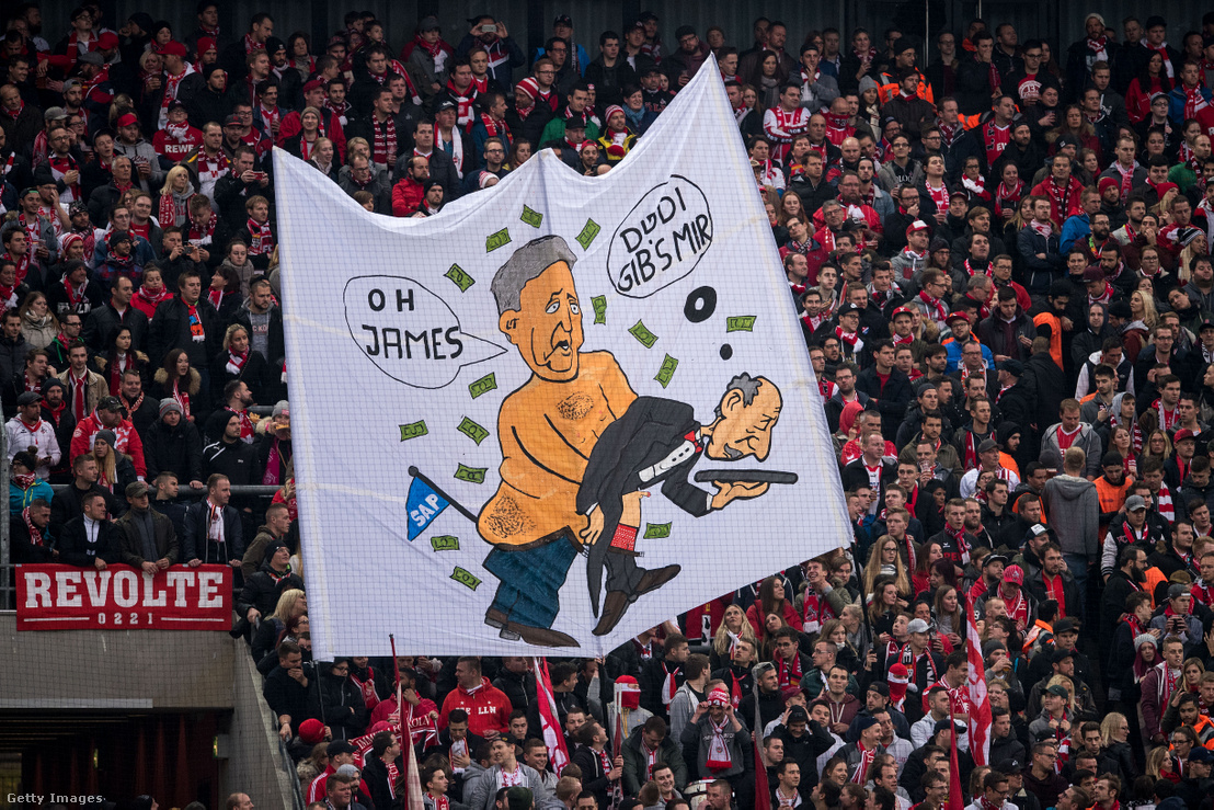 A kölni szurkolók bannere Dietmar Hoppról a 2017-es FV Köln - Hoffeinheim mérkőzésen Kölnben