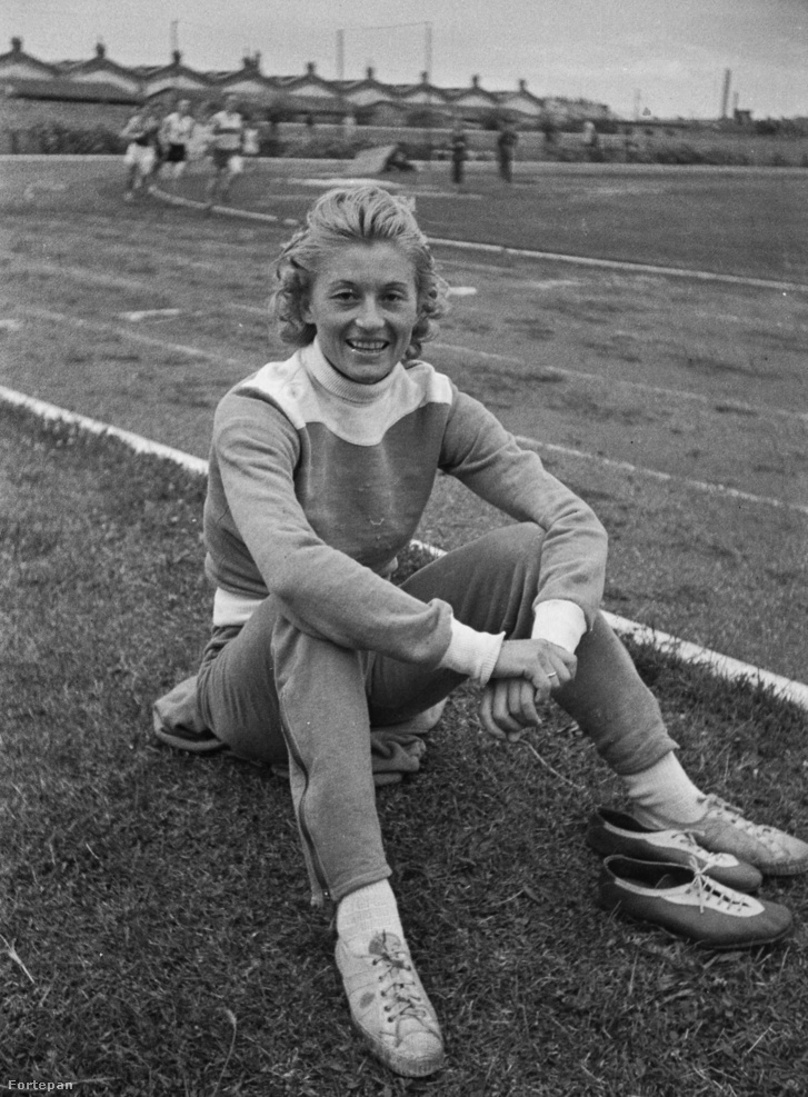 Gyarmati Olga a Pasaréti úti Vasas Sportcentrumban 1949-ben.