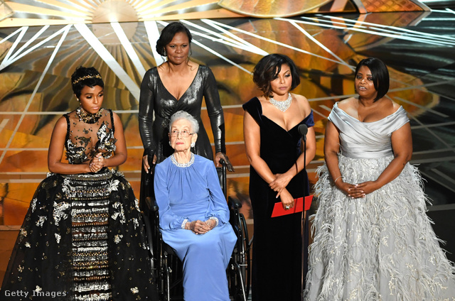 Az idős Katherine Johnson Janelle Monae, Taraji P. Henson és Octavia Spencer társaságában részt vett a 89. Oscar-díj-átadón 2017-ben