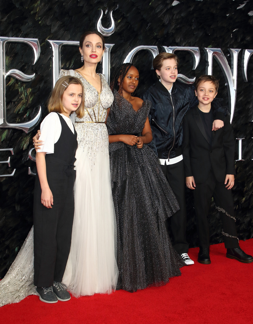 Angelina Jolie 2019 novemberében lépett utoljára a vörös szőnyegre a gyermekeivel. A hatból csak Maddox és Pax nem volt jelen.