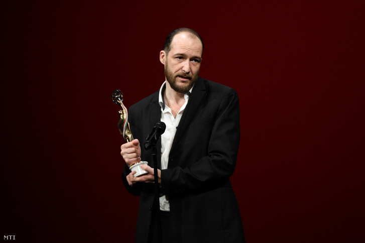 A legjobb játékfilmes férfi főszereplőnek járó díjjal kitüntetett Hajduk Károly (Akik maradtak) az 5. Magyar Filmdíj gálán a Vígszínházban 2020. március 5-én