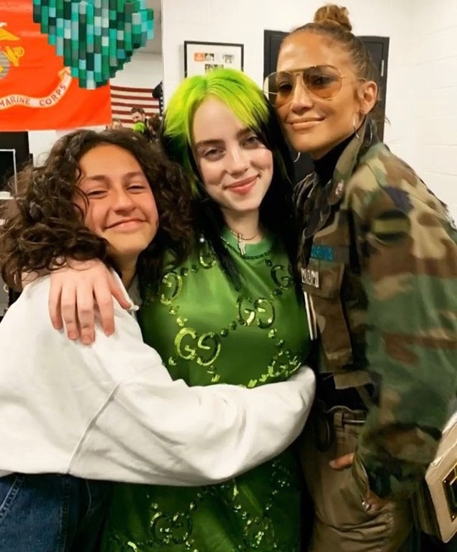 Jennifer Lopez és Emme Billie Eilish énekesnővel fotózkodott.