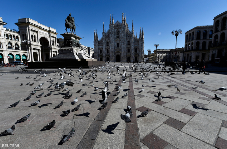 Az üres Duomo tér a vészhelyzet kihirdetésének második napján Milánóban 2020. március 11-én