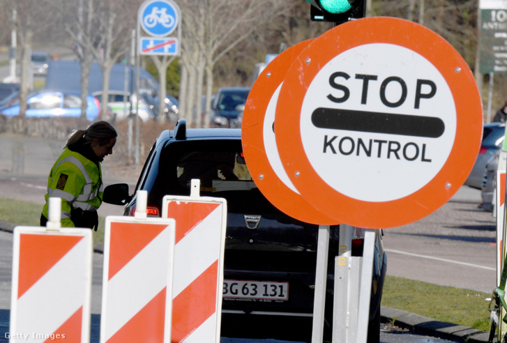 Határellenőrzés Flensburgnál, a német-dán határon 2020. március 14-én