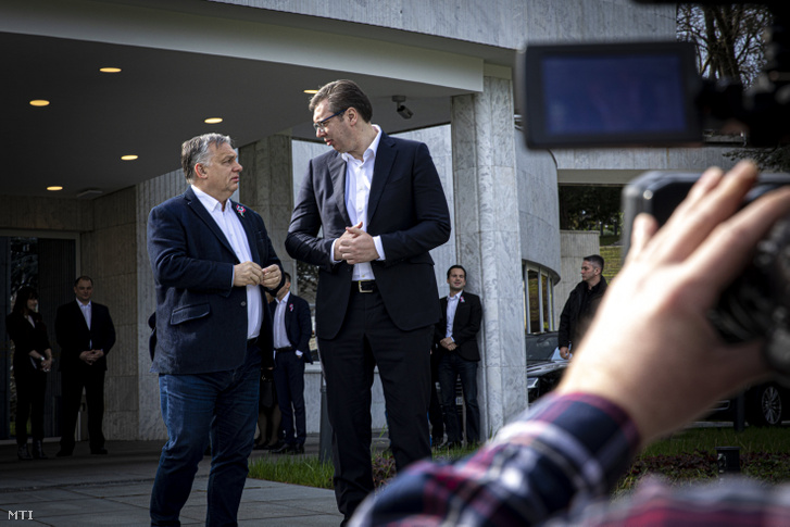 Orbán Viktor miniszterelnököt (b) fogadja Aleksandar Vucic, Szerbia elnöke Belgrádban 2020. március 15-én